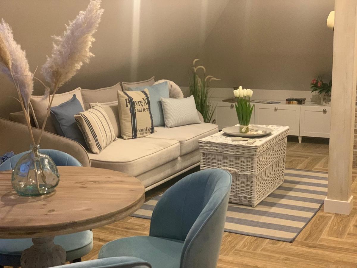 Apartamenty Kamienica Arte 5 Устка Екстер'єр фото