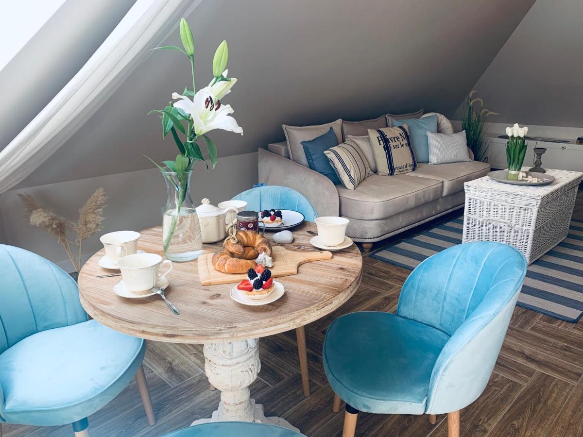 Apartamenty Kamienica Arte 5 Устка Екстер'єр фото